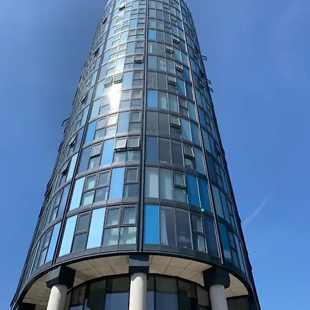 Live It Up In This 14Th Floor Open Plan Apartment With Amazing City Views, Sleeps Up To 6 People! Sheffield Extérieur photo