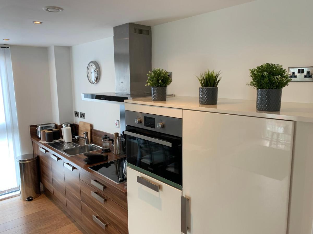 Live It Up In This 14Th Floor Open Plan Apartment With Amazing City Views, Sleeps Up To 6 People! Apartment *